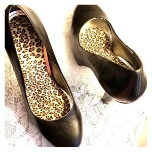 Calvin Klein Carley black leather platform pumps